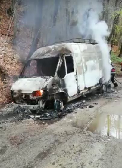 Vulturești - incendiu dubă