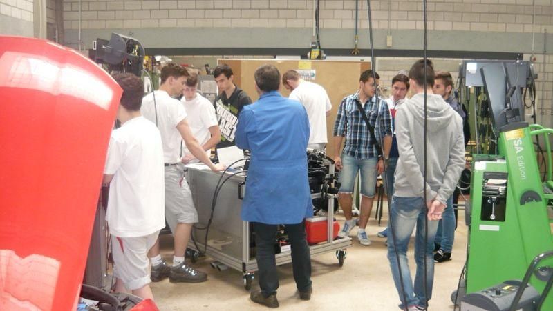 someri cu diploma dupa ce au absolvit scoli profesionale