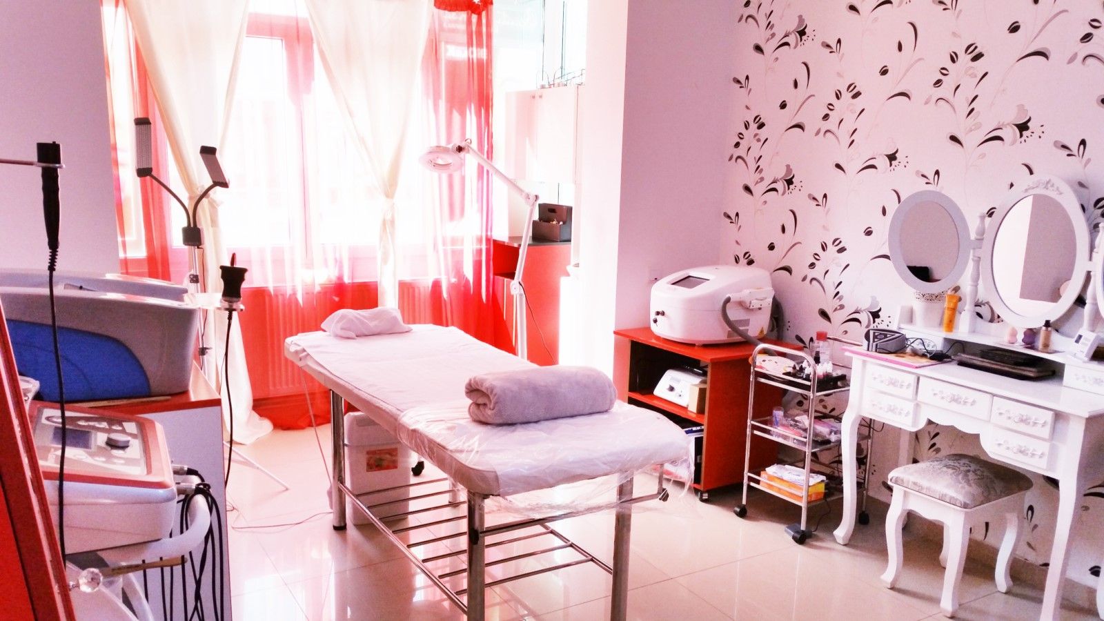 Atenție doamnelor! Nereguli depistate în saloane de înfrumusețare