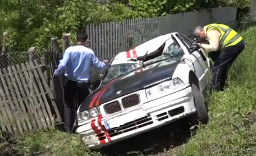 BMW-ul în șanț