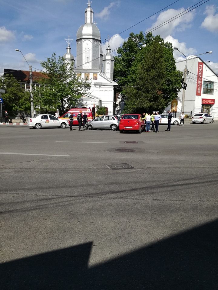doua soferite au facut accident in intersectie.2