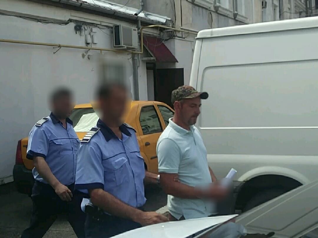 A bătut un bătrân de 92 de ani