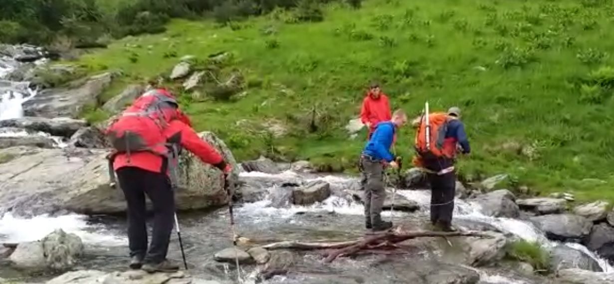 german părăsit de prieteni pe munte