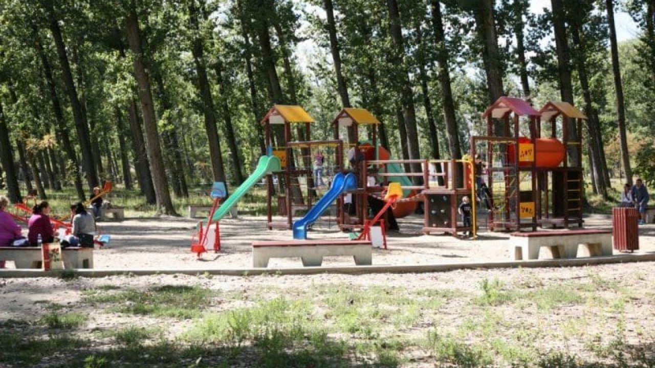 Parcuri de joaca reabilitate la Pitești