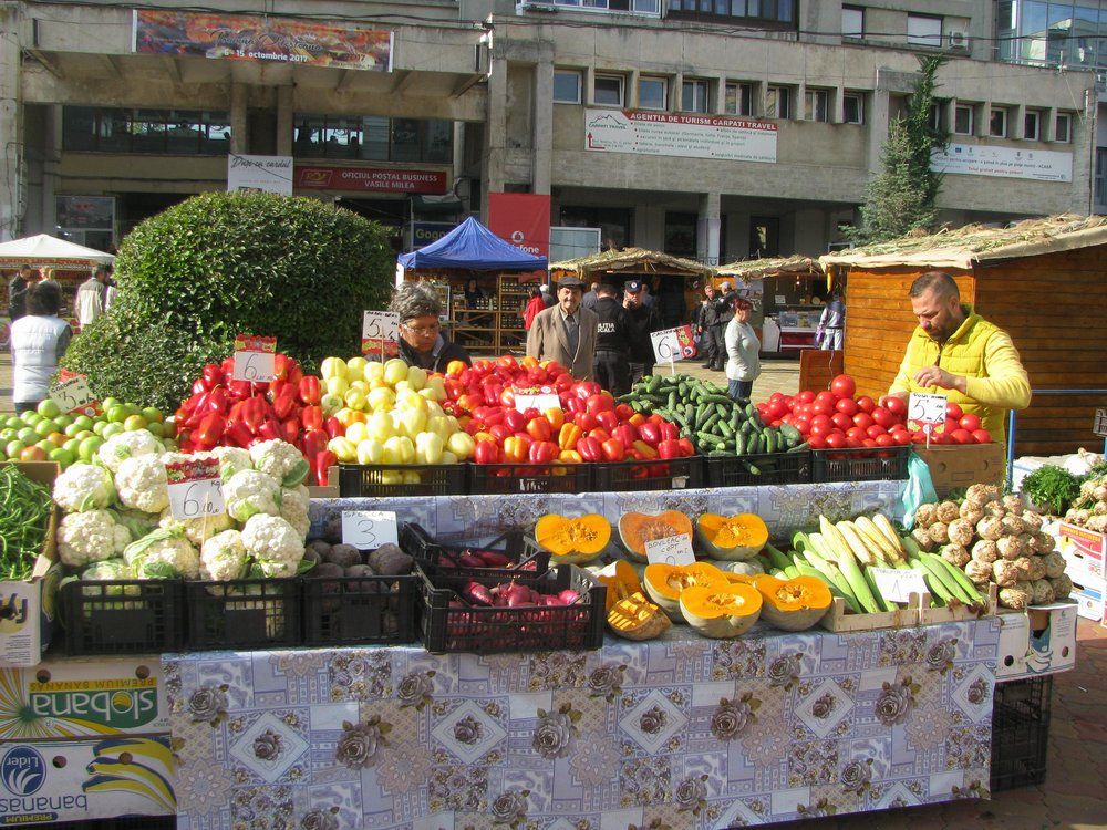 Târg de Sfânta Maria în centrul Piteştiului