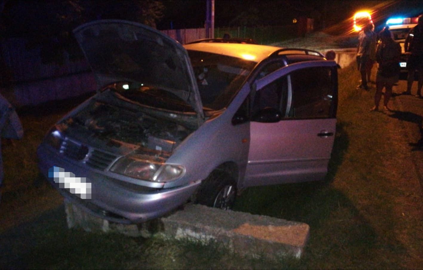 accident pe DN 65 o familie a ajuns cu masina in șanț (2)