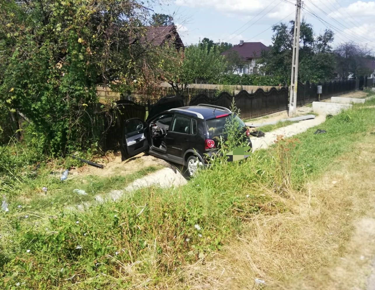 cu mașina în șanț