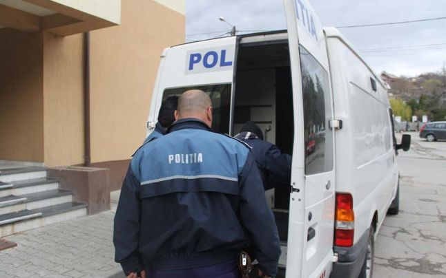 A condus băut şi fără permis provocând un accident