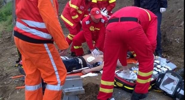 Tânăr înecat în timp ce-şi salva iubia, la ştrandul din Mioveni