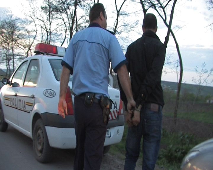 fraţi băgaţi în spital de 3 agresori