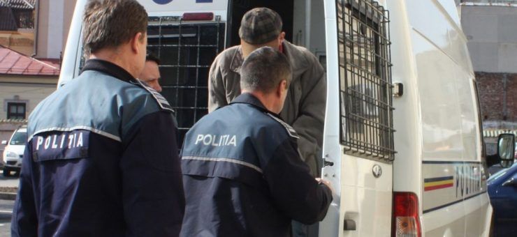 hoţul purta hainele furate când a fost prins