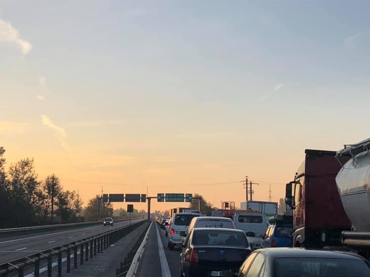 Trafic blocat pe DN 7 , la valea ursului
