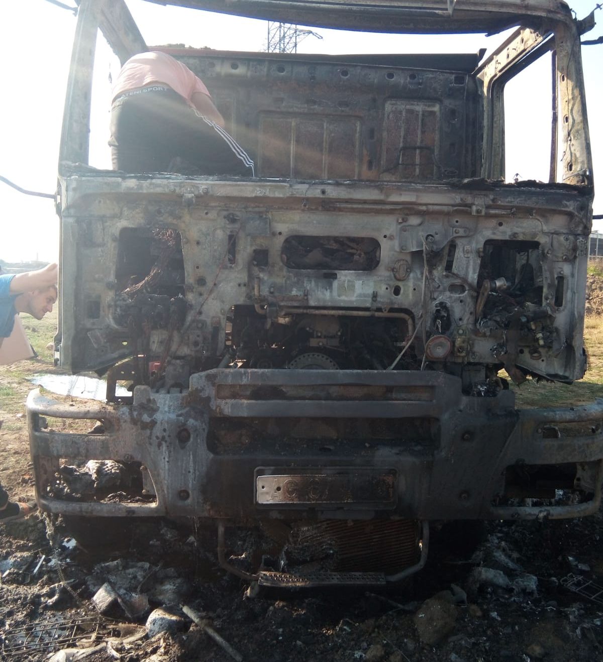 autobasculantă în flăcări