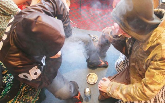 ceartă între consumatorii de etnobotanice