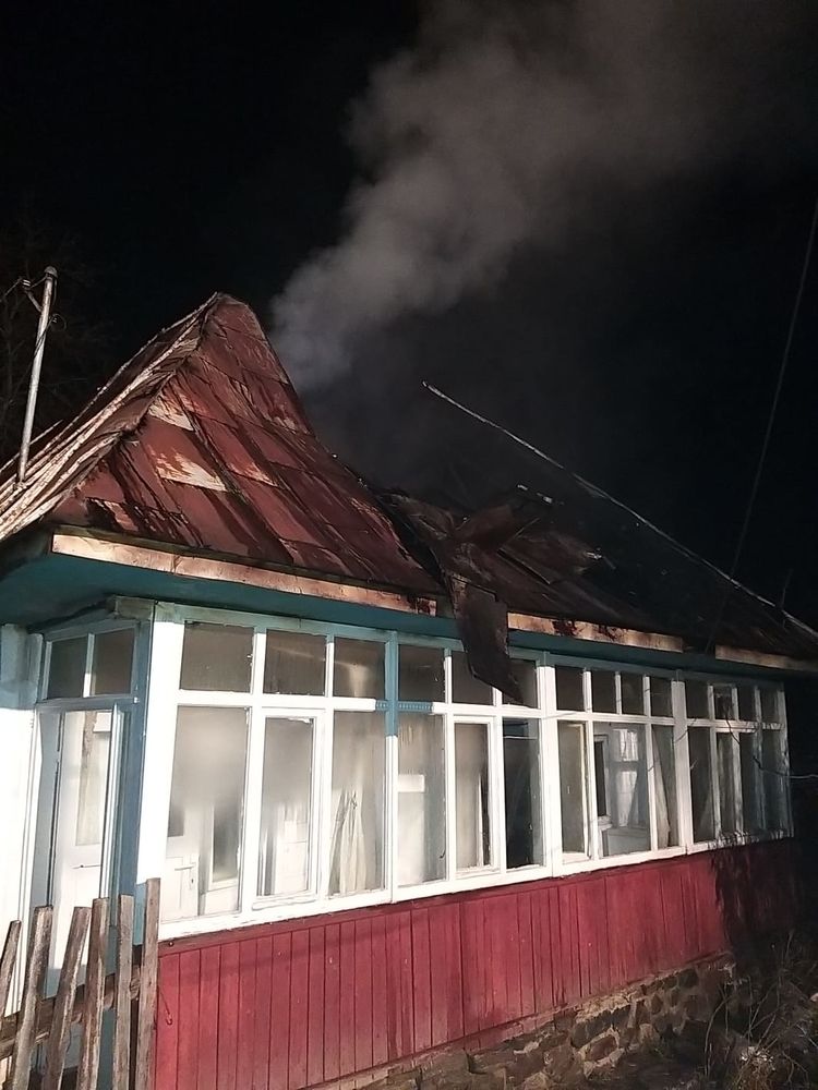 Proprietarii dormeau în timp ce le ardea casa!  Au necesitat ajutor medical