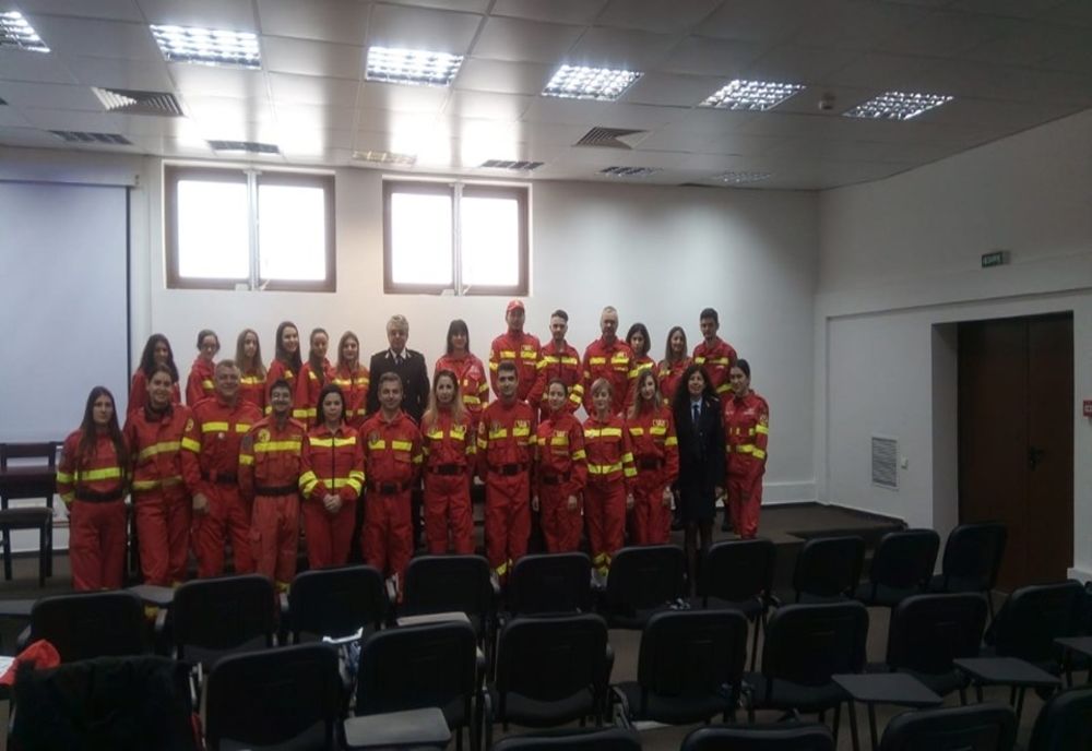 Voluntari premiaţi la ISU Argeş