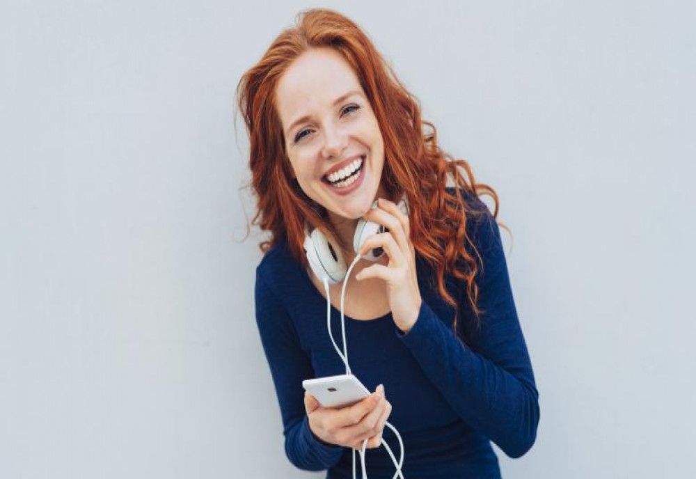 Studiu. Ce se întâmplă cu creierul unei persoane când aude melodia preferată