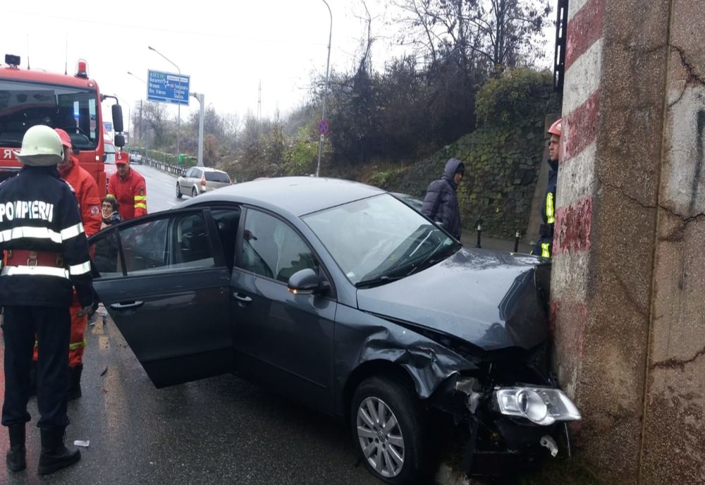 Două femei rănite în accident, la intrarea în Pitești
