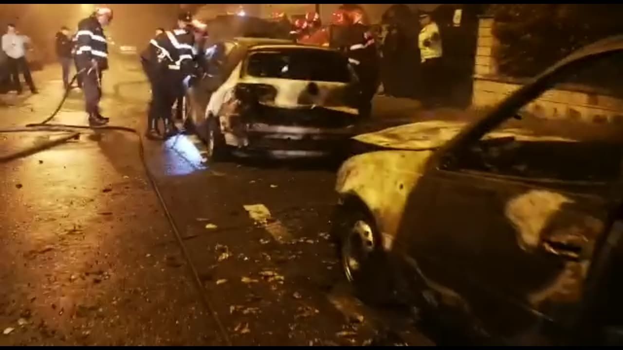 Trei mașini distruse de foc la Pitesti (1)