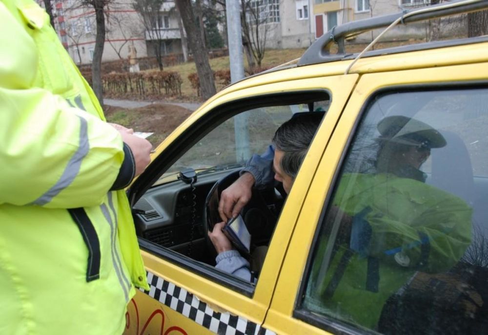 Taximetrist vitezoman! Gonea având pasageri în maşină!