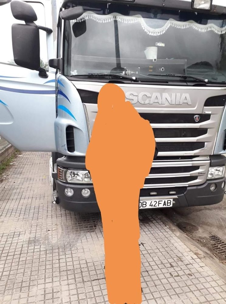 Doi patroni reţinuţi după ce un TIR încărcat cu televizoare a dispărut