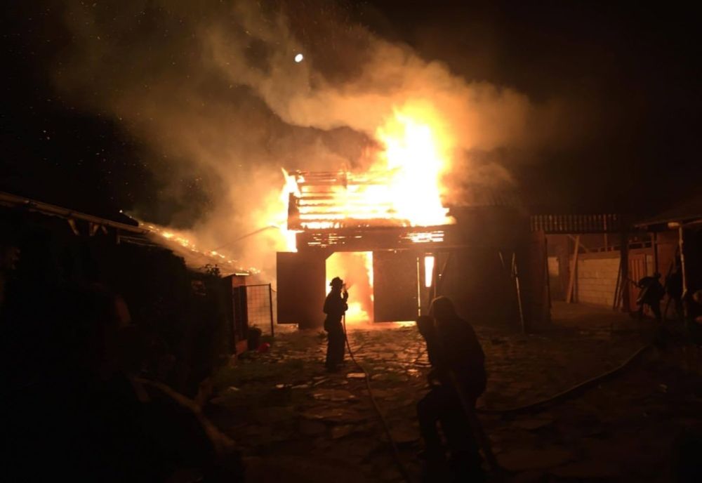 Nepotul piroman a incendiat casa pentru bani