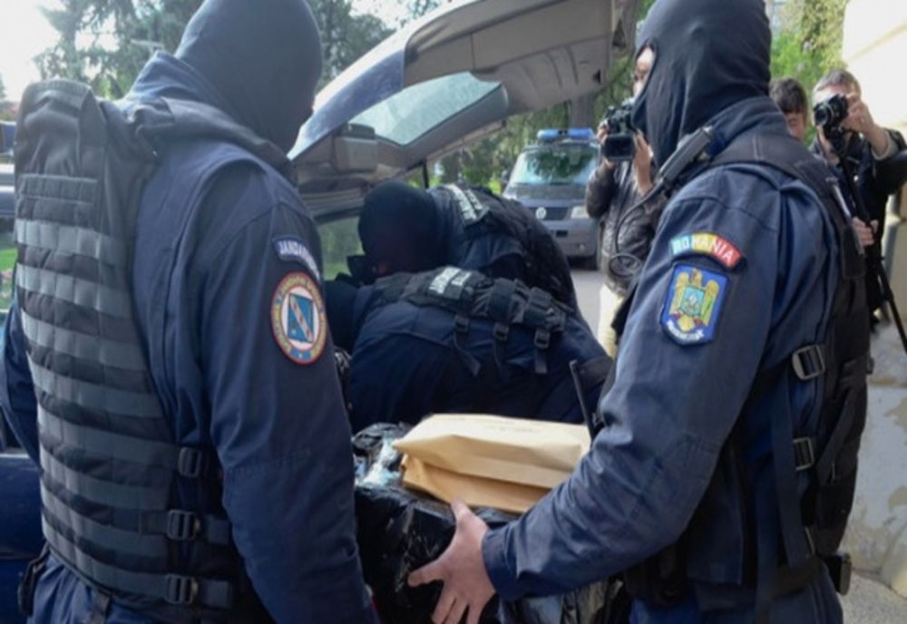 Percheziţii la o primărie şi la societăţi din Argeş şi Vâlcea