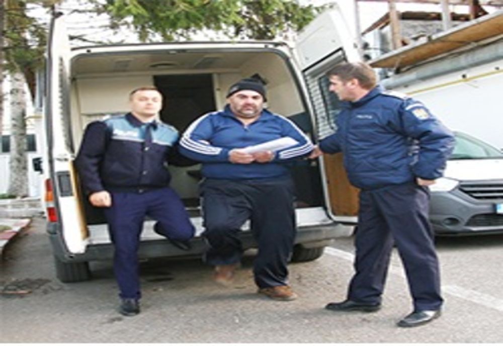 Pedepsit după ce şi-a obligat soţia să se prostitueze