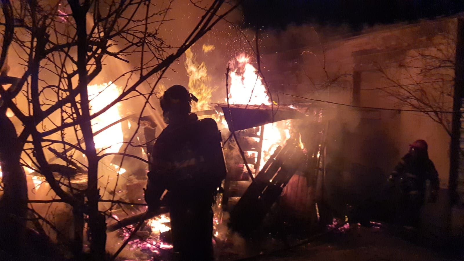 Incendiu la o vilă din Ștefănești (1)