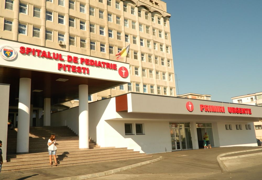 Medicul de la Spitalul Județean de Urgență Pitești, confirmat pozitiv la testul pentru COVID-19, a venit la serviciu timp de 12 zile