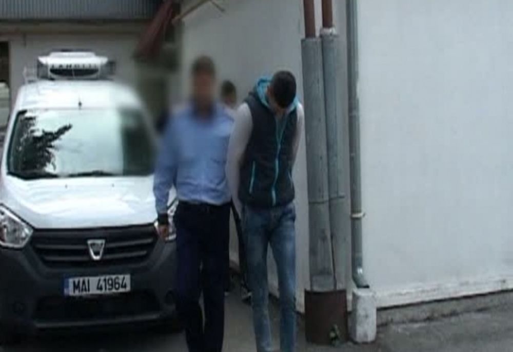 Trei tineri au furat o mașină și au ajuns în arest!