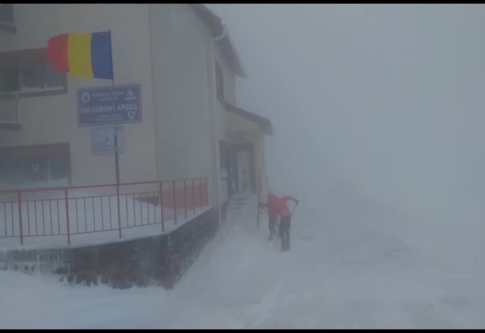 Video-Ninge viscolit ca în toiul iernii, în Făgăraş, la cota 2000!