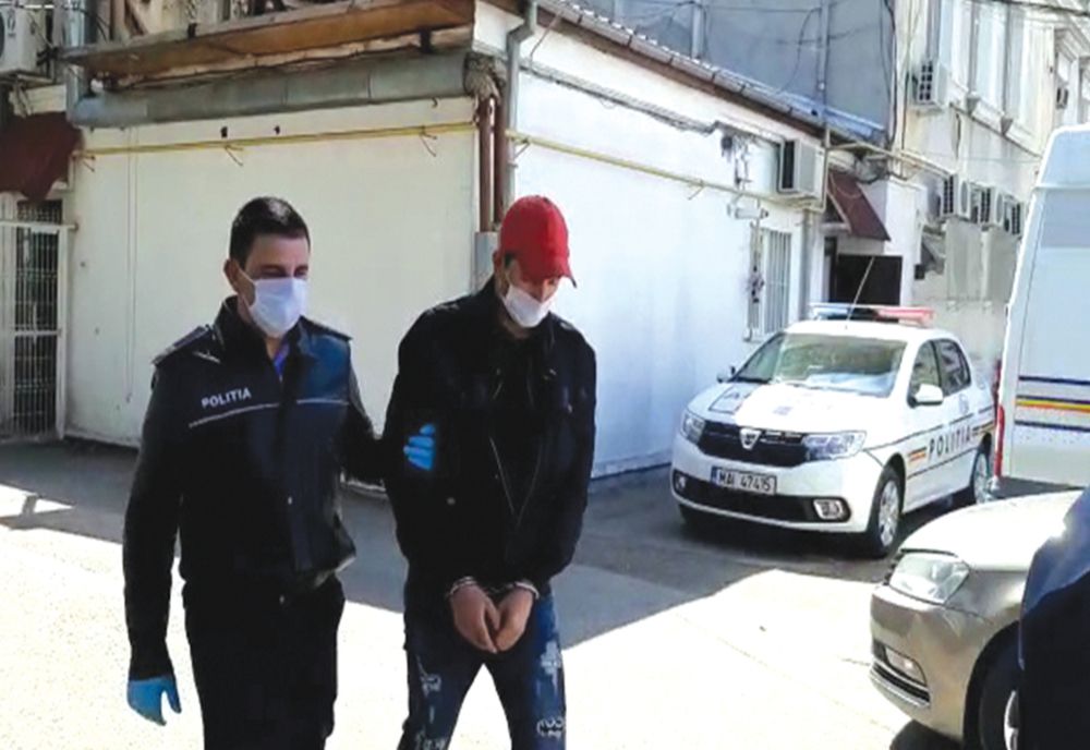 I-a atacat pe polițiști cu pietre și cu o seceră!