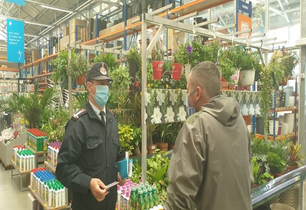 60 de cetăţeni amendaţi că nu purtau mască de protecţie