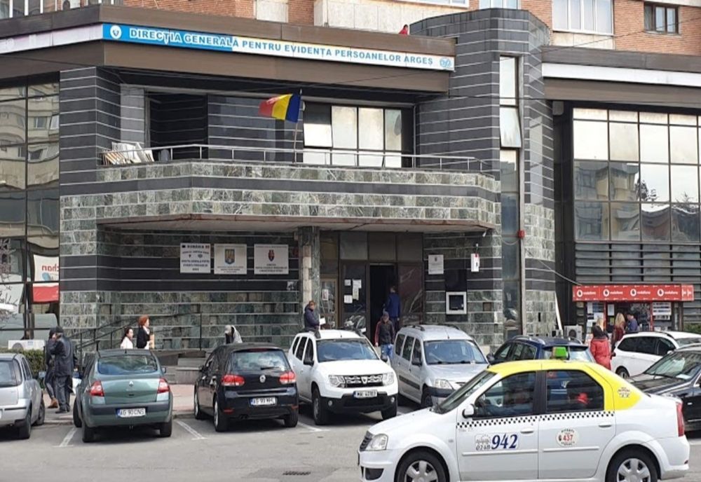 În loc să stea în izolare s-a dus să își scoată pașaport!