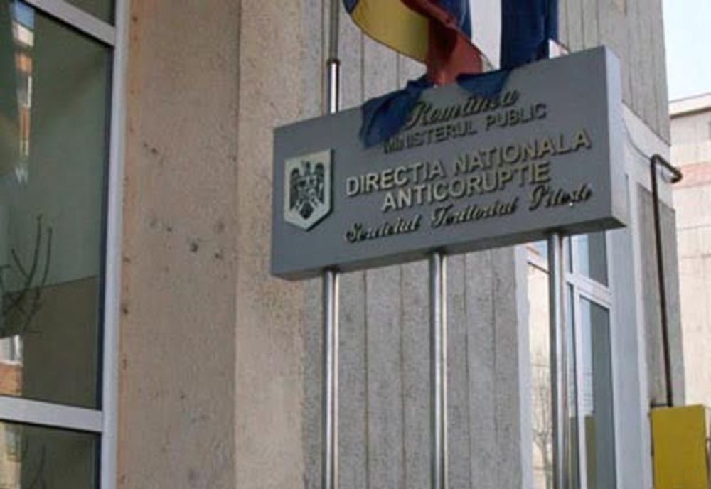Director trimis în judecată de DNA! Şi-a făcut ponton pe banii Hidrocentrale S.A