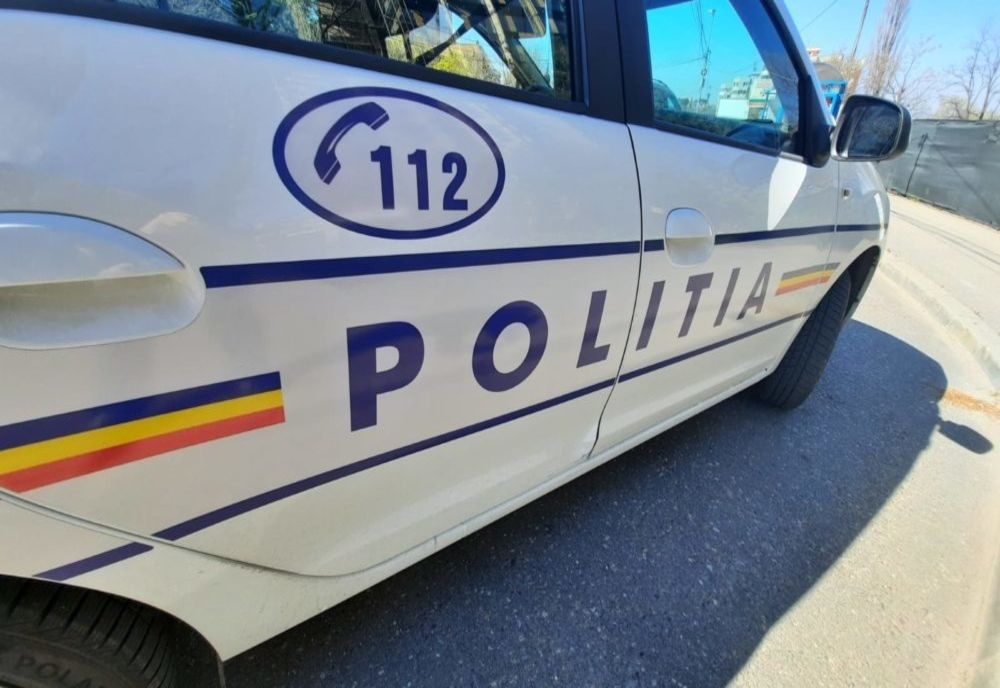 O minoră de 17 ani ani cu copil de două luni, fugită dintr-un centru DGASPC Argeș a fost prinsă de polițiști în Focșani