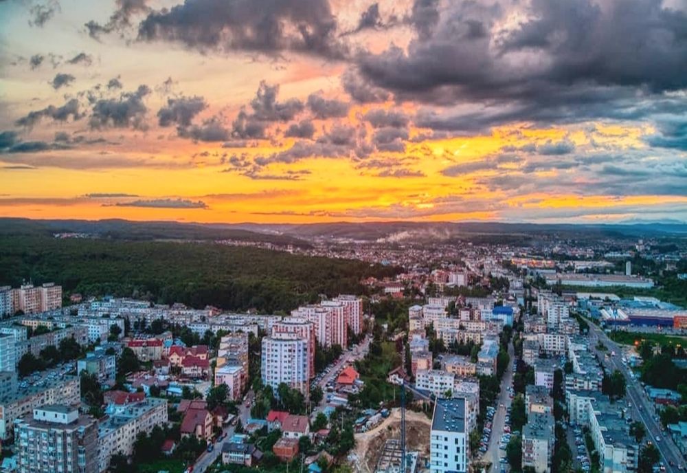 Piscinele se închid în Argeș, evenimentele publice de tip târg se suspendă