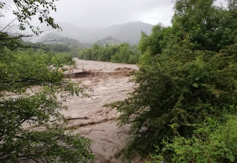 Surprinși de viitură. Intervenție de urgență