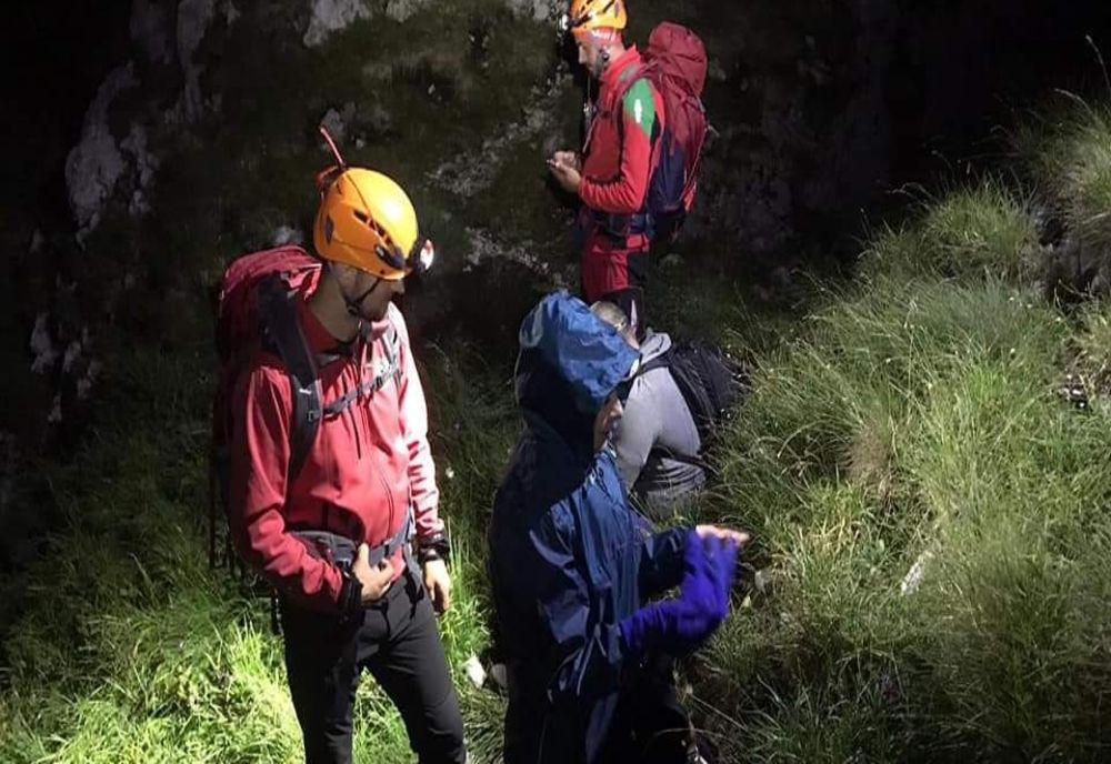 "Halucinant, nu?" În adidași și sub influența băuturilor alcoolice pe munte