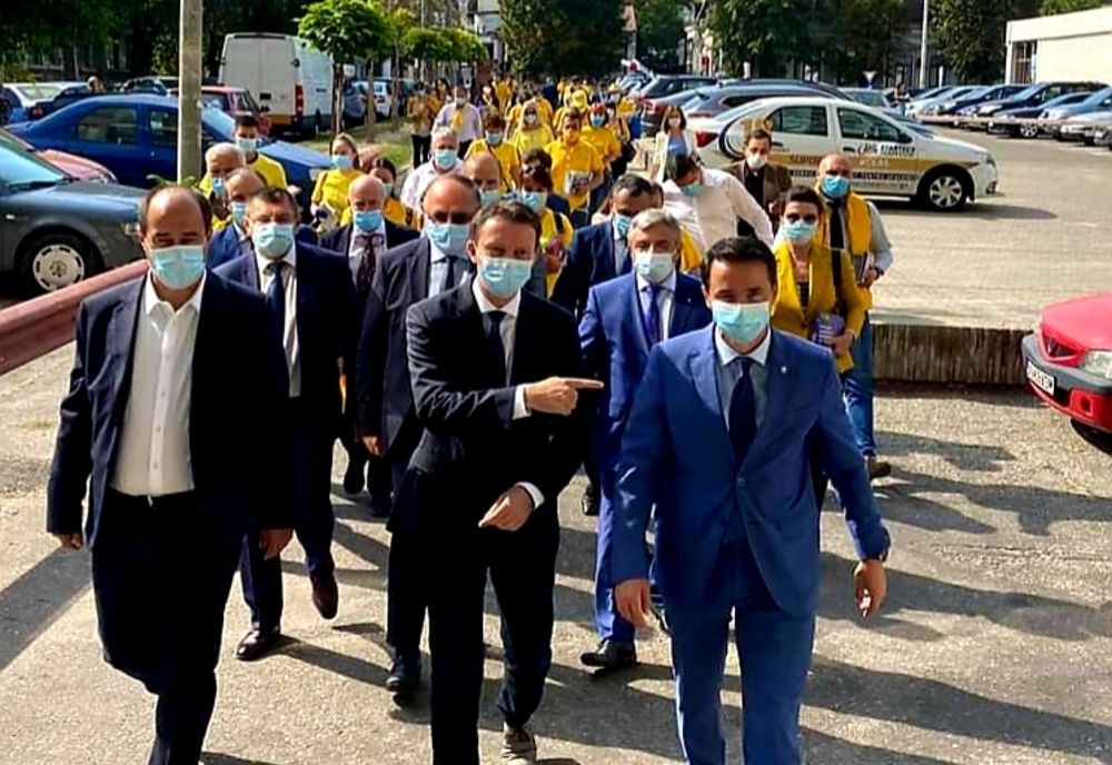 Siegfried Mureșan le- a transmis tinerilor argeșeni de ce este important să iasă la vot