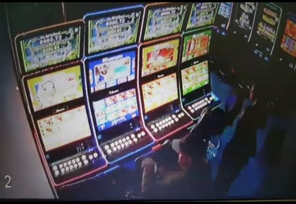 Sală de jocuri amendată de două ori pentru că nu a oprit activitatea