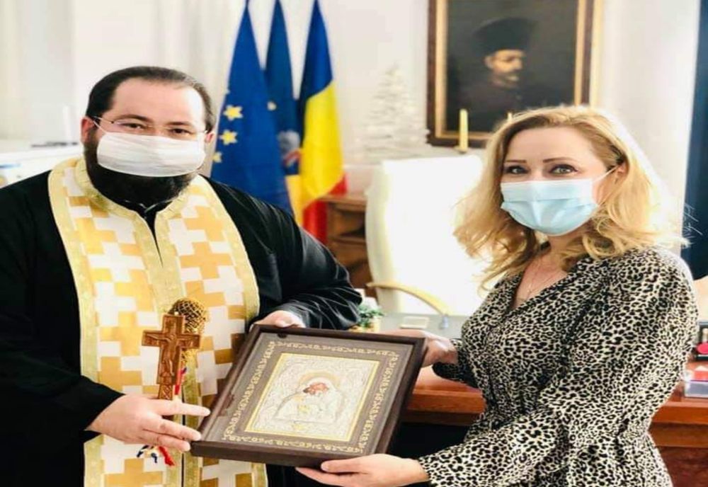 Elena Lasconi a chemat preotul pentru a oficializa o slujbă de sfințire în cadrul primăriei