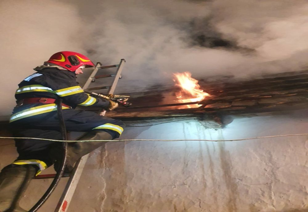 Incendiu la o magazie din Moraresti