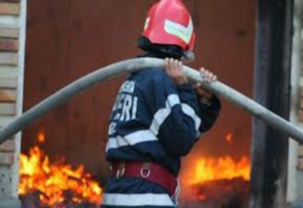 Un autoturism a intrat într-o conductă de gaze care a luat foc