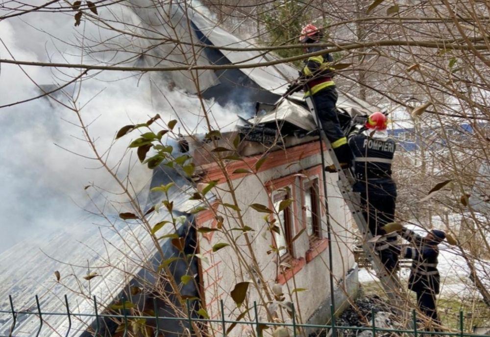 Coș de fum în flăcări