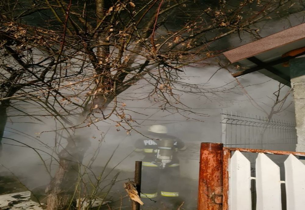 Incendiu la această oră la un depozit de iarbă din Mălureni, Bădiceni