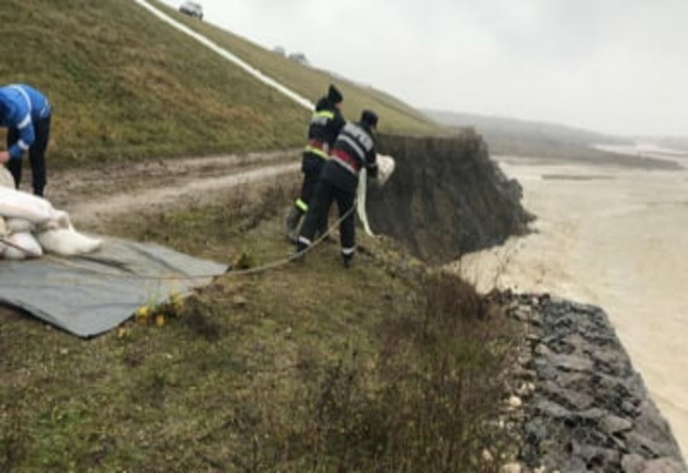 A plouat, fără oprire, trei zile. Inundații în Mehedinți