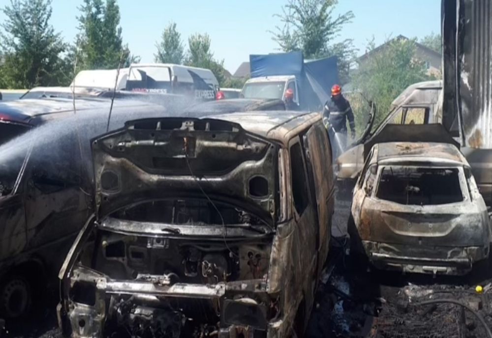 Firmă de curierat în flăcări. Focul s- a extins și la o reprezentanță auto