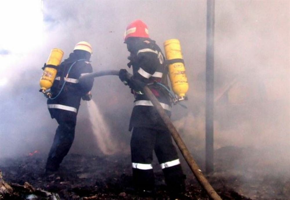 Incendiu. Anexele a două gospodării în flăcări